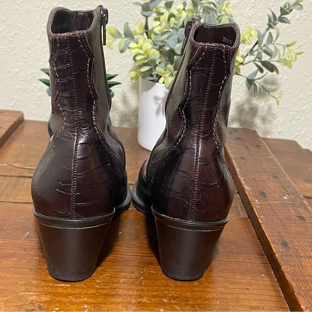 Franco Sarto, leather, western side zip boot with goldtone detail. Women’s 6 1/2 - Picture 6 of 11